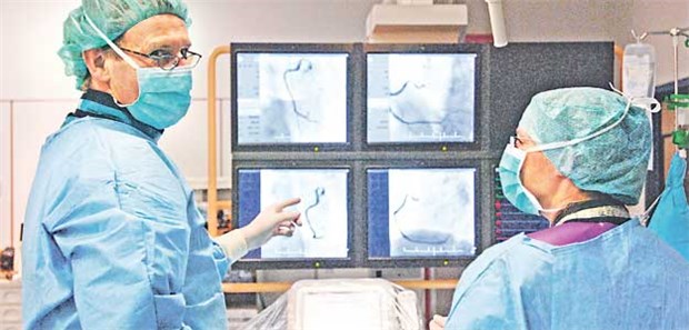 Chance auch noch für Hochbetagte Der Nutzen der Koronarintervention zeigt sich bei Hochbetagten vor allem bei Infarktrate und notfallmäßiger Revaskularisierung.