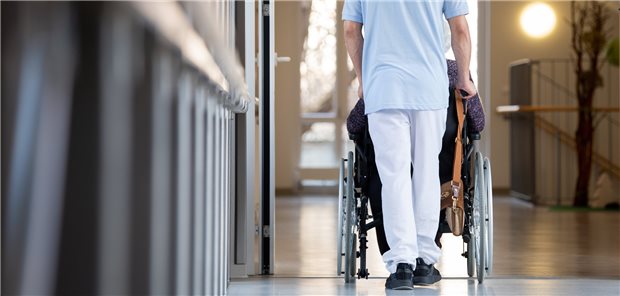 Medien: Pflegeversicherten drohen deutlich höhere Beiträge Der Pflegebedarf wächst weiter, die Politik diskutiert über die Finanzierung neuer Leistungen.