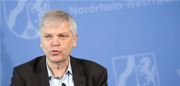 Neuregelung der Sterbehilfe: Kammer-Chef Gehle warnt vor parlamentarischem Schnellschuss Der Präsident der Ärztekammer Westfalen-Lippe (ÄKWL), Dr. Hans-Albert Gehle fordert eine breite gesellschaftliche Diskussion über Sterbehilfe.