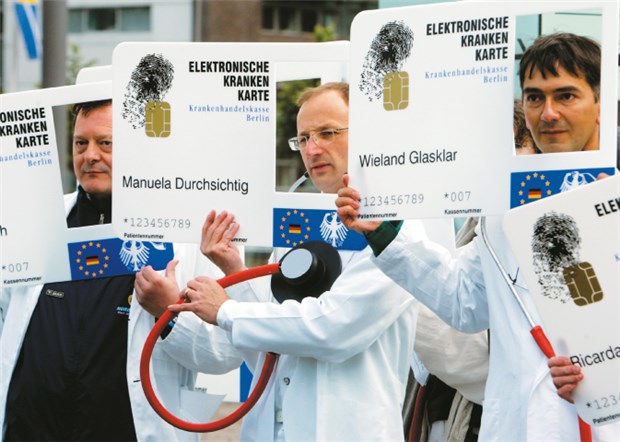 Dauer-Streitthema E-Card - Ring frei für die nächste Runde Der Protest hat Tradition: Schon beim Deutschen Ärztetag in Münster im Jahr 2007 protestierten Mediziner gegen die Gesundheitskarte.