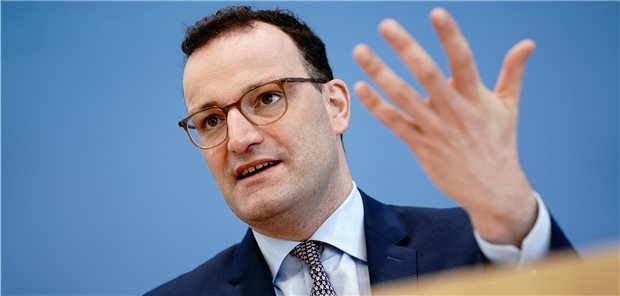 Spahns Pflegeumbau stößt auf Widerstand Bundesgesundheitsminister Jens Spahn: Sein Reformvorschlag zum Umbau der Pflegeversicherung stößt bei der Mittelstandsunion auf wenig Gegenliebe.