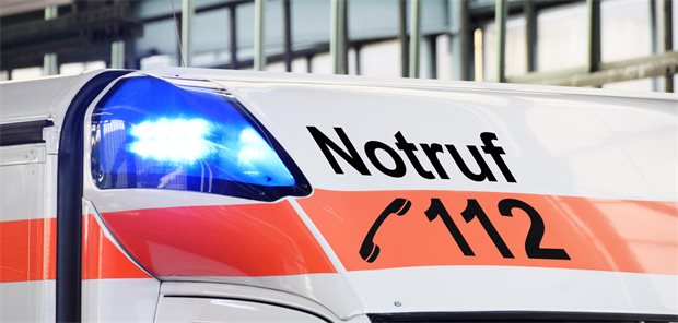 Rettungswagen mit der Notrufnummer 112.
