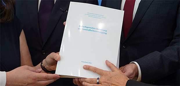 Der Sachverständigenrat zur Begutachtung der Entwicklung im Gesundheitswesen stellt das Gutachten "Bedarfsgerechte Steuerung der Gesundheitsversorgung" vor.