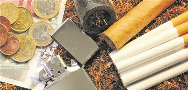 Weniger Gefahr, niedrigere Tabaksteuer? Der Staat hält fast immer die Hand auf: Für nahezu jedes zugelassene Tabakprodukt gibt es in Deutschland eine spezifische tabaksteuerrechtliche Kategorie – nur nicht für Erhitzer. E-Zigaretten fallen gar nicht unter die Tabaksteuer.