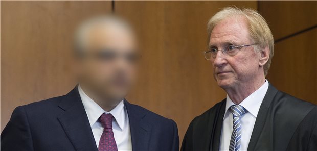 Chirurg soll 1,2 Millionen Euro Haftentschädigung erhalten Der Transplantationschirurg und sein Verteidiger: Der später in weiteren Instanzen bestätigte Freispruch vor dem Landgericht Göttingen wurde zum Ausgangspunkt für ein Verfahren auf Haftentschädigung.