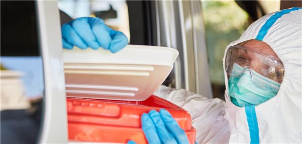NRW plant neuen Anlauf zur Widerspruchslösung bei der Organspende Transport eines gespendeten Organs.