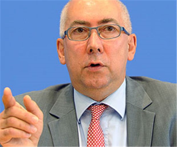 Schaufelt sich die PKV ihr eigenes Grab? Der Vorsitzende der Bundesverbraucherzentrale, Gerd Billen, sieht die PKV auf einem absteigenden Ast.