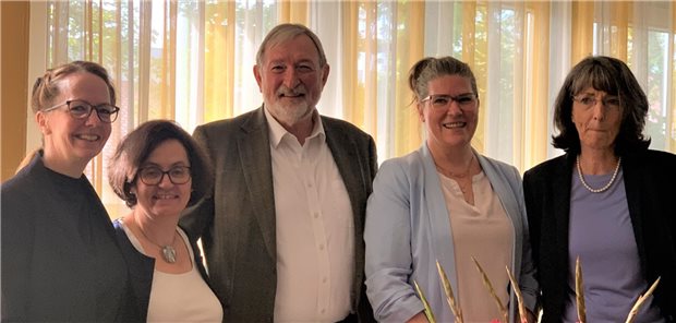 BAG der Behandlungszentren für Menschen mit Behinderung: Köhler ist neuer Vorsitzender Der neue Vorstand der BAG MZEB von links: Dr. Anja Klafke, Dr. Sabine Lindquist, Dr. Wolfgang Köhler, Kristina Timmermann und Dr. Anne Bredel-Geisler.