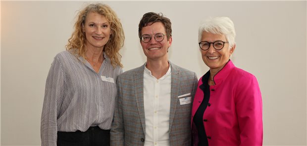 Neue Stiftung setzt sich für mehr Aufmerksamkeit für Osteopathie ein Der Vorstand der neugegründeten Deutschen Osteopathie-Stiftung, (v.r.): Vorsitzende Professor Marina Fuhrmann, Professor Holger Cramer und Heike Henkel.
