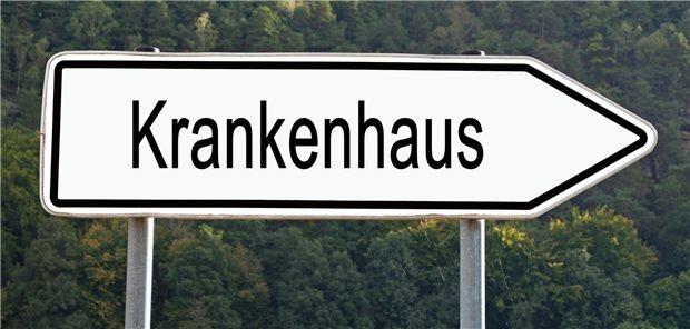 Schild mit der Aufschrift "Krankenhaus"
