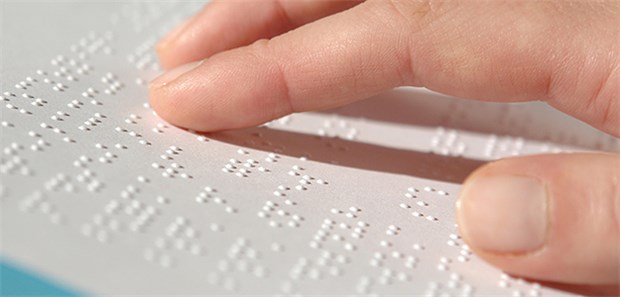 Der Nikolaus antwortet in Blindenschrift Der Weihnachtsmann kann jetzt auch Brailleschrift.