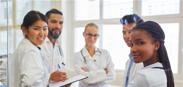 Der Weiterbildungsverbund Coburg bietet Medizinstudenten ein strukturiertes Ausbildungsprogramm an. Ziel ist es, sie langfristig an die Region zu binden.