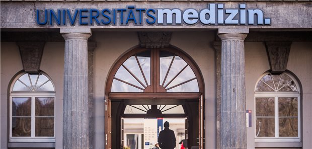 Warnstreik an der Unimedizin Mainz begonnen Andreas Arnold/dpaDer Zugang zur Universitätsmedizin der Johannes Gutenberg-Universität Mainz: Verdi hat nach Gewerkschaftsangaben rund 7.300 nicht-ärztliche Beschäftigte zum Ausstand aufgerufen. (Archivbild)