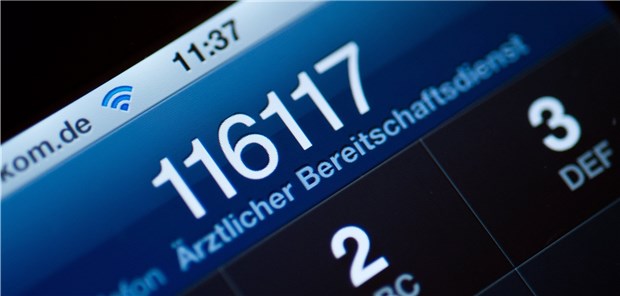 So unterstützten KVen und Länder Hausärzte bei SARS-CoV-2 Der ärztliche Bereitschaftsdienst ist über die 116117 rund um die Uhr erreichbar. Zur Entlastung von Hausärzten wollen einige Regionen jetzt für Verdachtsfälle auf SARS-CoV-2 einen Besuchsdienst einrichten.
