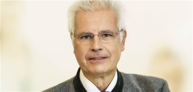 Apothekerpräsident Benkert warnt Lauterbach vor „Scheinapotheken“ Der amtierende Bundesapothekenkammerpräsident Thomas Benkert hat am Sonntag in Meran angekündigt, Ende des Jahres aus dem Amt scheiden und nicht wieder kandidieren zu wollen.