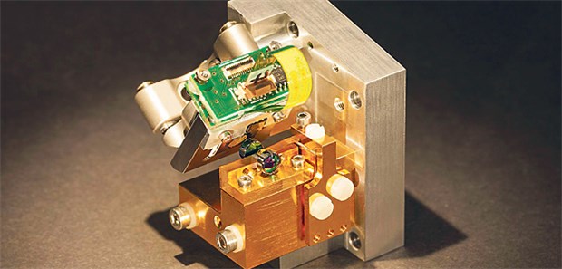 Mini-Laser kontrolliert Qualität in Echtzeit Der an den Fraunhofer-Instituten entwickelte Quantenkaskadenlaser: Damit lässt sich künftig der Verlauf chemischer Reaktionen in Echtzeit verfolgen – möglich deshalb, weil er pro Sekunde 1000 Spektren aufnimmt.