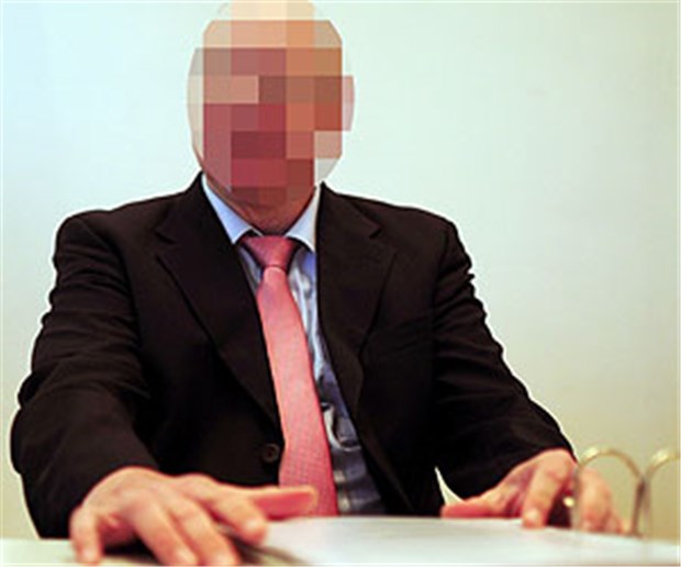 Vaginalfotos in 'Best of' und 'VIP' unterteilt Der angeklagte Gynäkologe hat laut Angaben der Polizeibeamten die heimlich geschossenen Intimfotos seiner Patientinnen sowohl in der Praxis als auch Zuhause aufbewahrt.