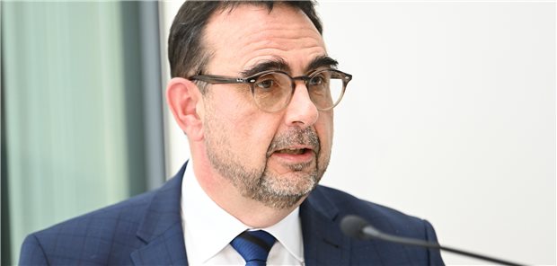 Der bayerische Gesundheitsminister Klaus Holetschek (CSU) zieht nach einem Jahr Landarztprämie eine positive Bilanz.