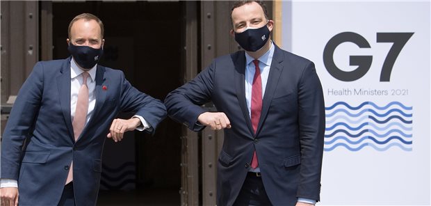 Nächste Pandemie: Start der Impfstoffproduktion nach 100 Tagen Der britische Gesundheitsminister Matt Hancock (l.) begrüßt seinen deutschen Amtskollegen, Bundesgesundheisminister Jens Spahn im Mansfield College an der Universität Oxford. Die G7 wollen zur Abwehr künftiger Pandemien enger zusammenarbeiten.
