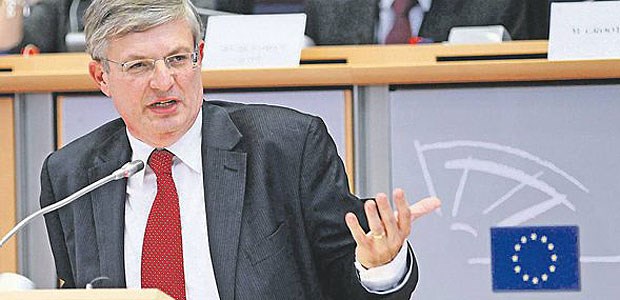 Designierter Gesundheitskommissar punktet Der designierte EU-Gesundheitskommissar Tonio Borg vor dem EU-Parlament.