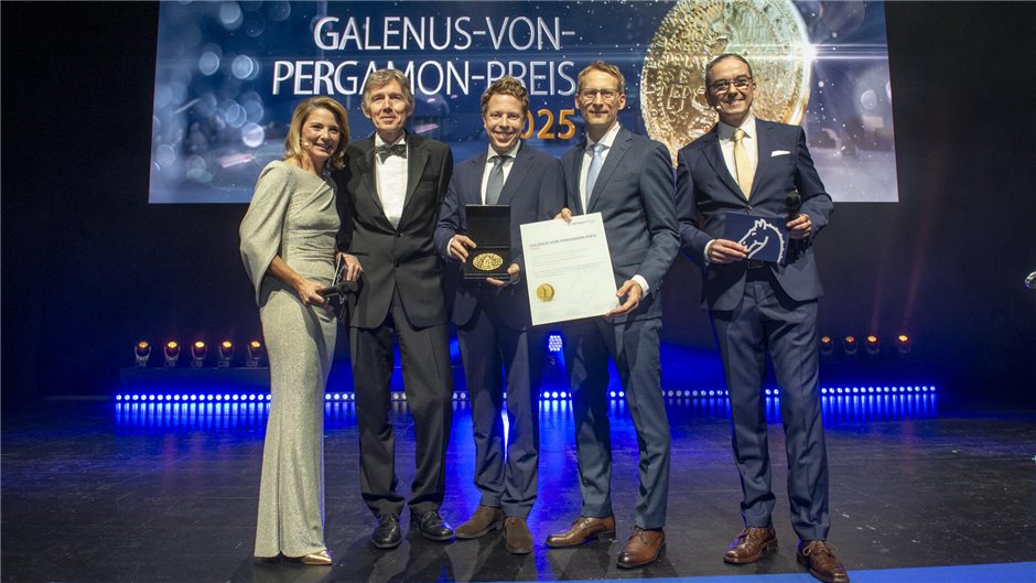 Der erste Preis des Abends ging an ein Forschungsteam des Universitätsklinikums ...