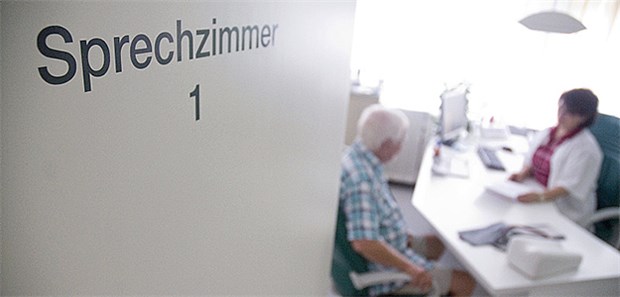 Höherer Zuschlag für Terminvermittlung Der geänderte Gesetzentwurf sieht keine "offenen Sprechstunden" mehr für Haus- und Kinderärzte vor.