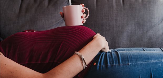 Schwangerschaft und Koffein: verträgt sich das? Der heiß geliebte Kaffee: Sollte er für werdende Mütter besser tabu sein?