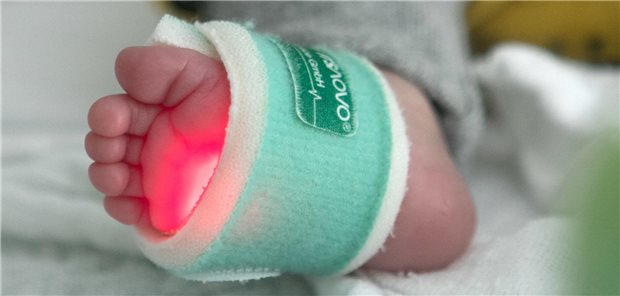 Der kleine Fuß eines Frühchens