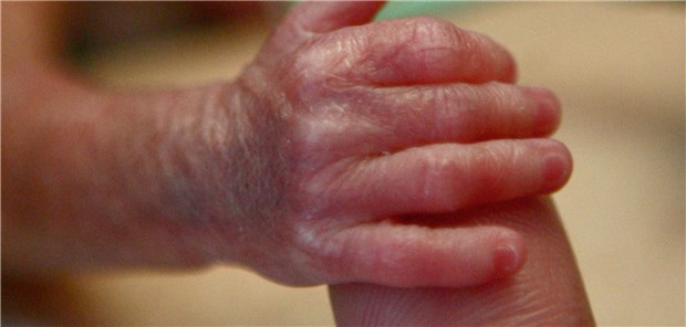 Frühchen – Eltern, hört meine Signale! Der lange Klinikaufenthalt von Frühchen macht es Eltern mitunter schwer, Bindung zu ihrem Kind aufzubauen.