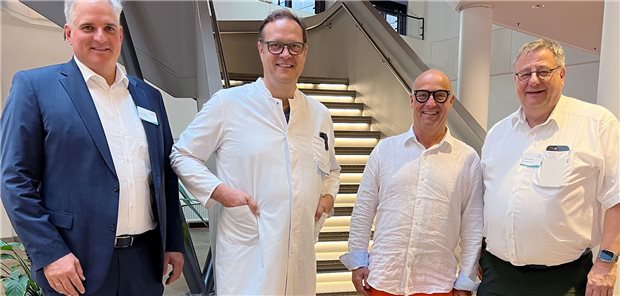 Jurowich ist neuer Ärztlicher Direktor am InnKlinikum Der neue Ärztliche Direktor Professor Christian Jurowich (2.v.l.) im Kreis der Vorstände: Vorstandsvorsitzender Thomas Ewald (l.), Medizinvorstand Dr. Wolfgang Richter (2. v.r.) und Kaufmännischer Vorstand Michael Prostmeier (r.).