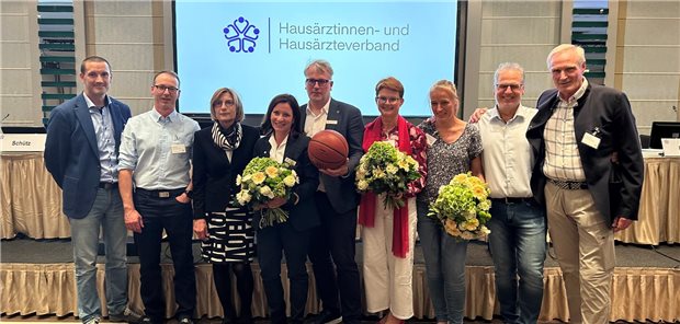 Beier und Buhlinger-Göpfarth führen Hausärzteverband für vier weitere Jahre – erstmals als Doppelspi Der neue Bundesvorstand des Hausärztinnen- und Hausärzteverbands: Ostendorf, Zitterbart, Richter-Scheer, Buhlinger-Göpfarth, Beier, Römer, Spöhrer, Sommerbrodt, Funken.