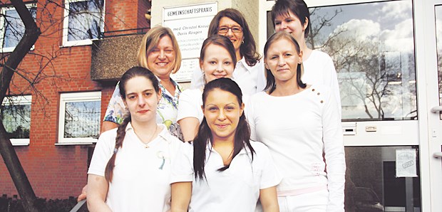 Der neue Chef übernimmt nicht nur Teammitglieder, die voll- oder teilzeit arbeiten, sondern auch alle Praxismitarbeiterinnen in Elternzeit.