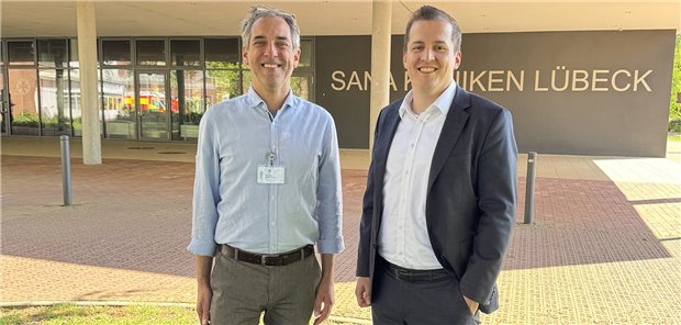 Dr. Armin Frank ist neuer Chefarzt an den Sana Kliniken Lübeck Der neue Chefarzt Dr. Armin Frank (links) mit dem Geschäftsführer der Sana Kliniken Lübeck, Dr. Christian Frank.