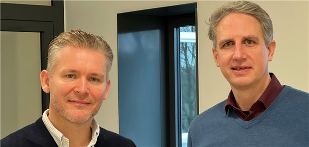 Dr. Tim Rausche will „einzigartige kardiologische Abteilung" aufbauen Der neue Chefarzt Dr. Tim Rausche (rechts) mit Henstedt-Ulzburgs Klinikmanager Sebastian Margaschewski.