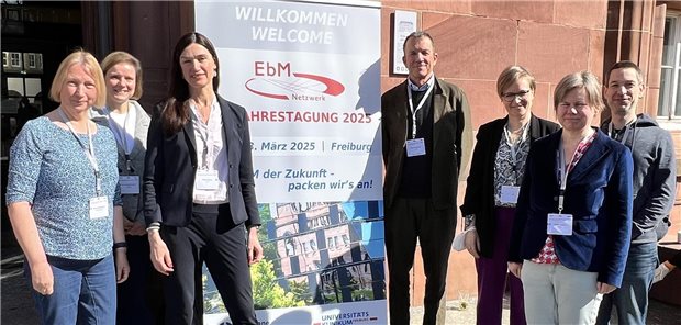 Nicole Skoetz führt das Netzwerk Evidenzbasierte Medizin Anke Steckelberg, Cathleen Muche-Borowski, Nicole Skoetz, Thomas Kühlein, Maria Noftz, Kathrin Balzer, Ralph Möhler (v.l.)