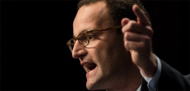 Spahn bringt Verordnung zur Pflegeausbildung auf den Weg Der neue Gesundheitsminister Jens Spahn in Aktion.