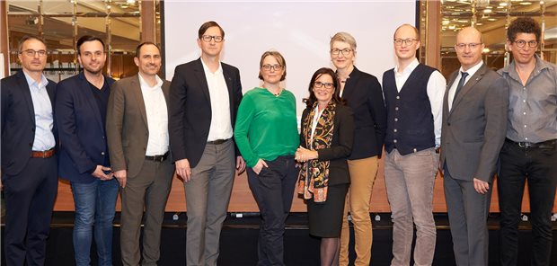 Der neue Vorstand: Dr. Dirk Kölblin, Dr. Manuel Magistro, Dr. Lutz Weber, Dr. Thomas Heyer, Dr. Susanne Bublitz, Prof. Dr. Nicola Buhlinger-Göpfarth, Dr. Doris Reinhardt, Dr. Simon Schwill, Dr. Jürgen de Laporte, Dr. Reto Schwenko.
