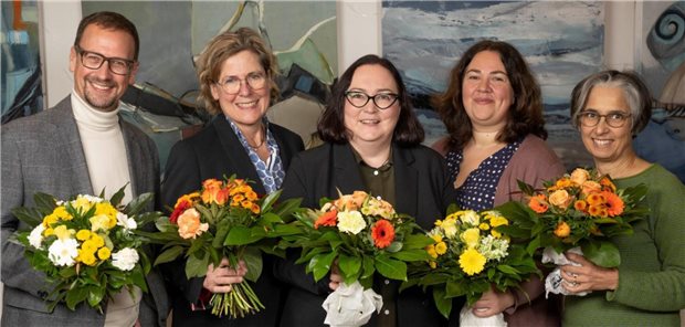 Christina Hillebrecht neue Kammerpräsidentin in Bremen Der neue Vorstand der Ärztekammer Bremen: Dr. Jan Helge Kurschel, Vizepräsidentin Bettina Rakowitz, Präsidentin Christina Hillebrecht, Sonja Pieper, Dr. Maya Trapp (v. l.).