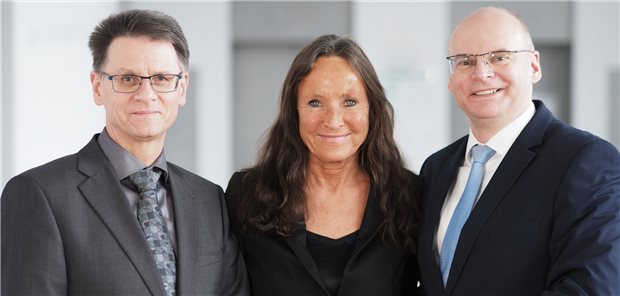 Hausarzt Dr. Christian Pfeiffer an Spitze der KV Bayerns gewählt Der neue Vorstand der KV Bayerns für die Amtsperiode 2023 bis 2028: Dr. Christian Pfeiffer (Vorstandsvorsitzender), Dr. Claudia Ritter-Rupp (zweite stellv. Vorstandsvorsitzende) und Dr. Peter Heinz (erster stellv. Vorstandsvorsitzender).