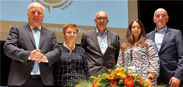 Weiß ist neuer Vorsitzender des BDH Bundesverband Rehabilitation Der neue Vorstand des BDH Bundesverband Rehabilitation (v.l.n.r.) Bundesvorsitzender Peter Weiß, 1. stellvertretende Bundesvorsitzende Ilse Müller; Dr. Thomas Urbach, Anna Böhringer, Siegfried Buser.;