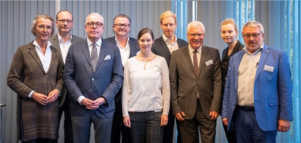 Hartmannbundwill den ÖGD stärken – mit ärztlichem Sachverstand Der neue Vorstand des Hartmannbunds. Der neue Vorsitzende ist zugleich der alte: Allgemeinmediziner Dr. Klaus Reinhardt (3. v. l.) wurde wiedergewählt.