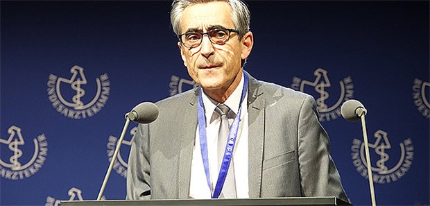 Der saarländische Kammerchef Dr. Josef Mischo wirft bei der Wahl des BÄK-Vorstands seinen Hut in den Ring.