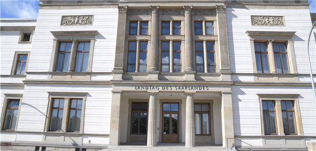 Saarland schärft Corona-Regeln im Eilverfahren nach Der saarländische Landtag in Saarbrücken stellte am Montag die epidemische Lage fest. Das zieht an vielen Stellen eine Verschärfung der Corona-Regeln nach sich.