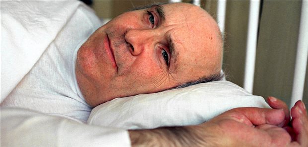 In Spanien ist in Kürze Tötung auf Verlangen erlaubt Der seit einem Unfall vom Hals an abwärts gelähmte Ramon Sampedro im Jahr 1994. Vier Jahre später beging er Suizid. Sein Schicksal hat die Diskussion über Sterbehilfe in Spanien geprägt.