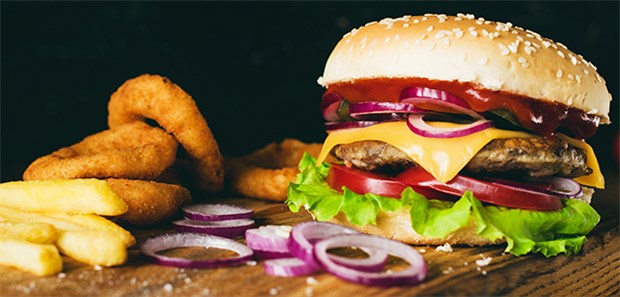 Burger, Pommes und Co. erhöhen Asthma-Risiko Der steigende Konsum von Fast Food beschert diversen Arztgruppen vermehrten Zulauf. Unter ihnen sind möglicherweise auch Pneumologen und Allergologen.