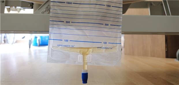 Der suprapubische Katheter ist platziert, aber es fließt kein Urin. Woran liegt’s?