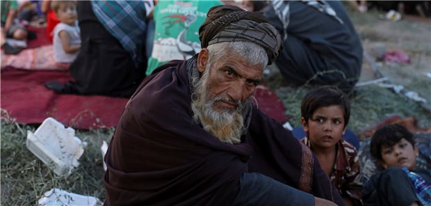 Deutschland gibt erste Corona-Impfdosen an fünf Länder ab Deutschland gibt rund 214.000 Dosen der AstraZeneca-Vakzine nach Afghanistan ab. Auch Äthiopien, Tadschikistan, Usbekistan und der Sudan sollen bedacht werden.
