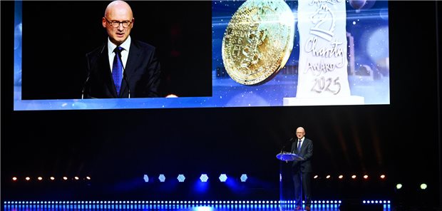 Staatssekretär Marcus Pleyer: „Wissen ist die größte Kraft, die wir haben!“ Deutschland hat eine Vorreiterrolle bei der Entwicklung neuer Therapieansätze vom personalisierten Impfstoff bis zu Zell- und Gentherapien: Staatssekretär Dr. Marcus Pleyer sprach bei der Springer Medizin Gala im Admiralspalast in Berlin über deutsche Forschungspolitik.