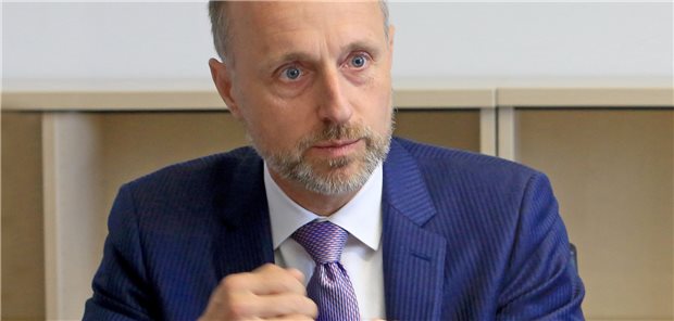 Hofmeister zur Substitution ärztlicher Tätigkeiten: „Wir sind nicht in Westaustralien!“ Deutschland sei gerade wegen seiner ambulanten ärztlichen Versorgung als so widerstandsfähig durch die Krise gegangen und nicht, weil andere ärztliche Tätigkeiten übernommen hätten, so KBV-Vize Dr. Stephan Hofmeister.
