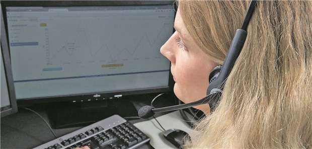 Diabetes-Beraterin Helena Henke vom Deutschen Institut für Telemedizin und Gesundheitsförderung in Düsseldorf beim Coaching mit Headset. Für die Fernberatung sind einige Spezifika zu beachten, für die eine Extra-Schulung der Kräfte sinnvoll ist.